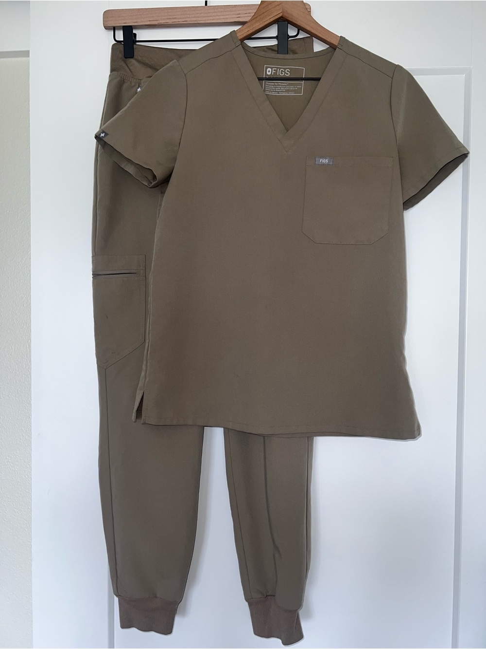 FIGS technical jogger and top SET in khaki/tan. Small pants, XS top